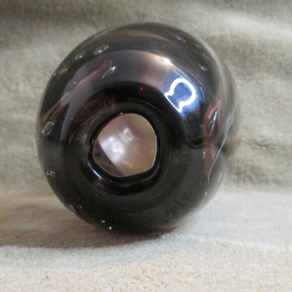 Hand blown glass bud vase signed Tedo. Beautiful purple & white swirl. 5.5" - Picture 2 of 5